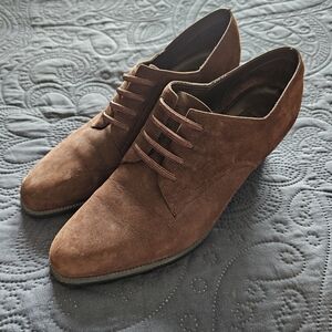 AEROSOLES Brown Suede Oxfords Elegant Design